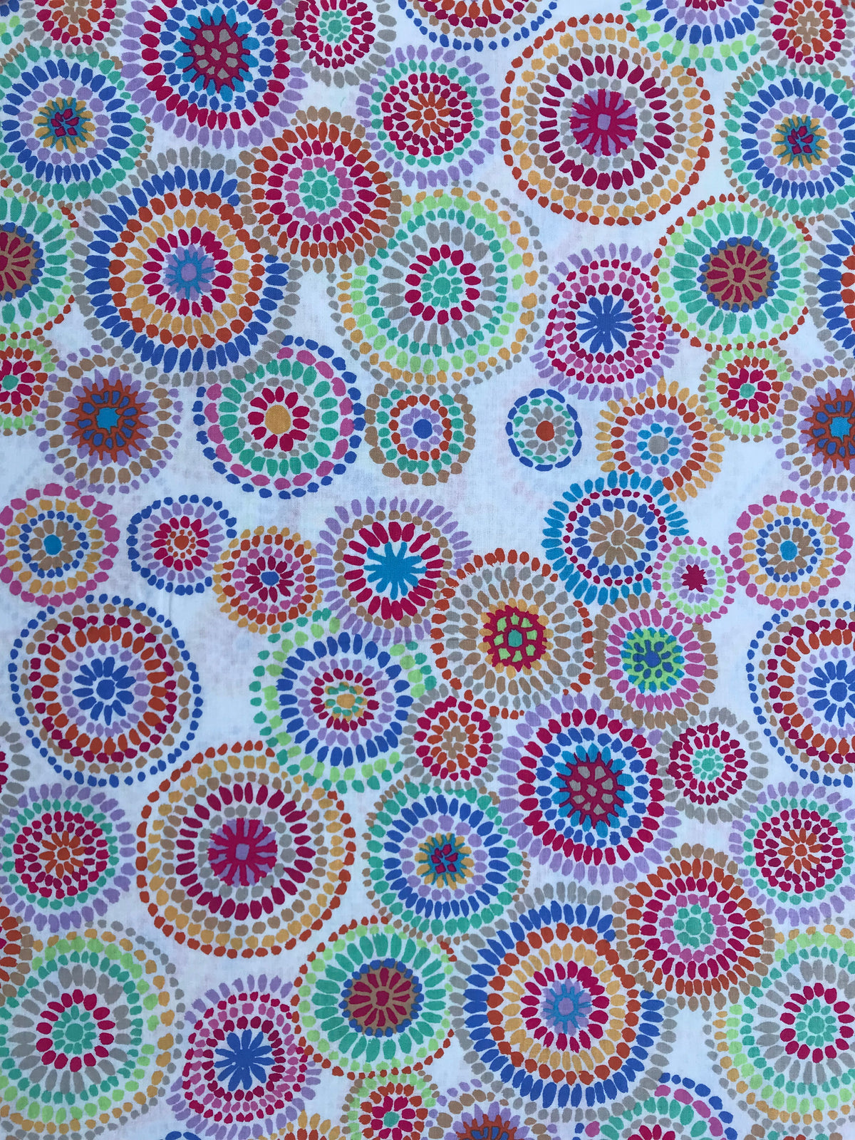 Kaffe Fassett Collective - Mosaic Circles - White